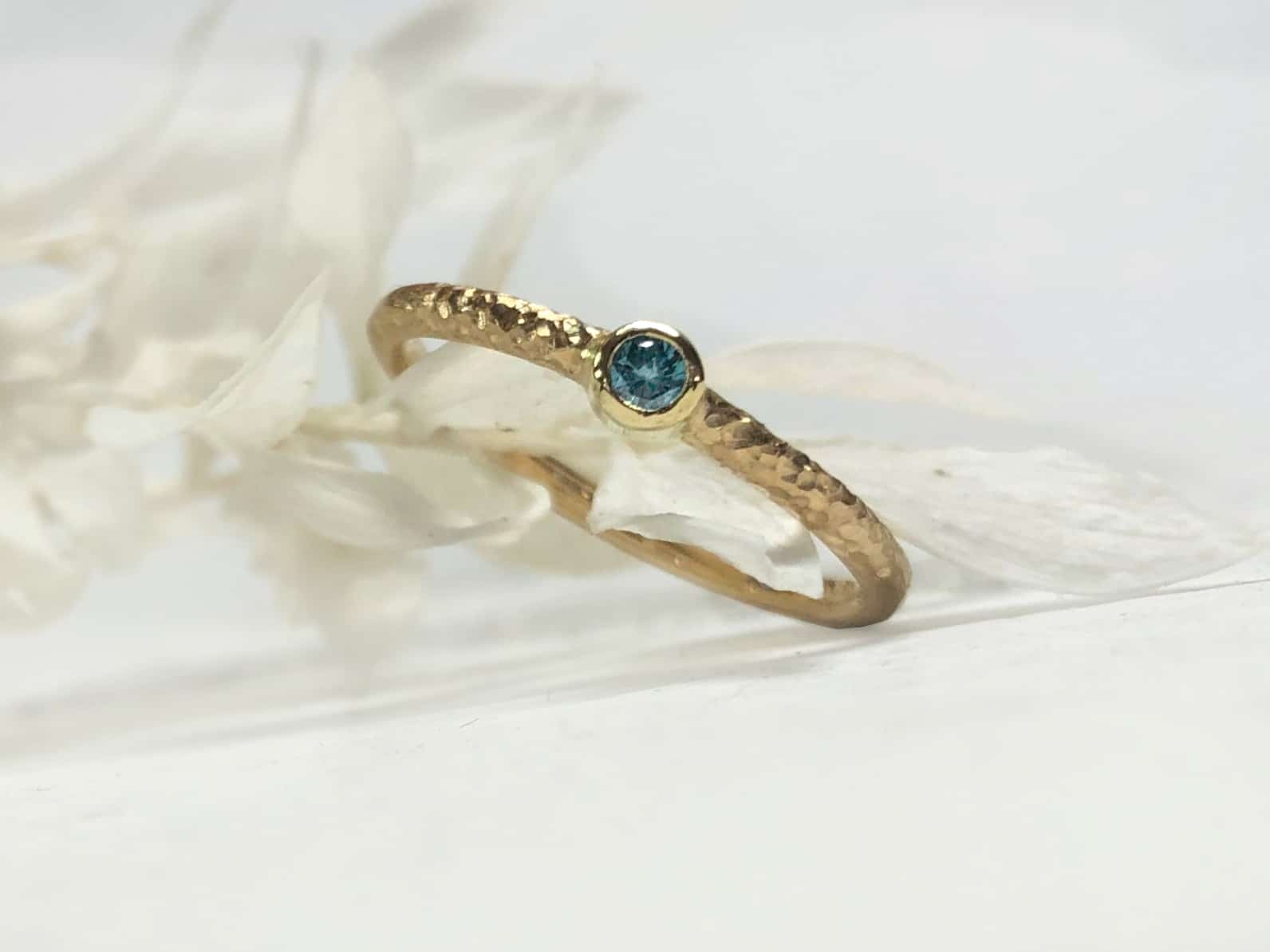 Rosegoldring mit blauem Stein "Thetes 2" 9 Verlobungsring aus Rosegol mit blauem Stein Thetes 2