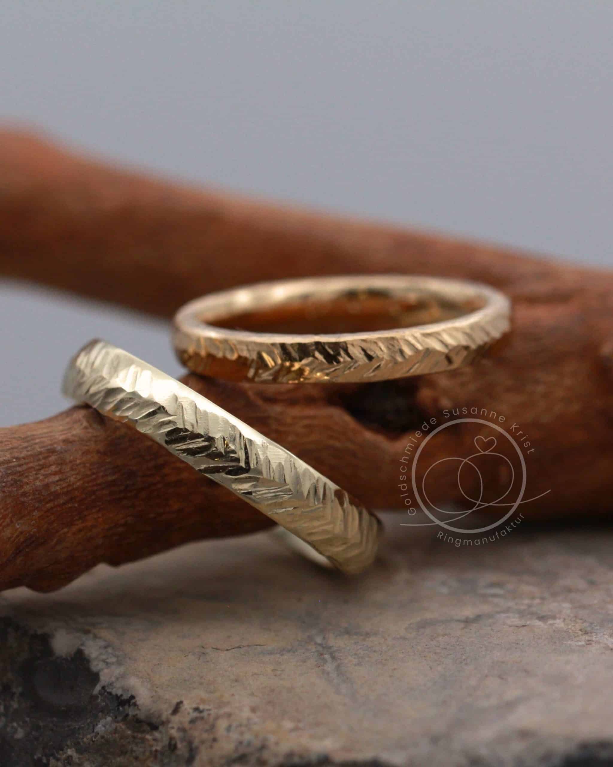 Ringe mit Blattmuster "Blattwerk" 4 Trauringe mit Blattmuster in Gold