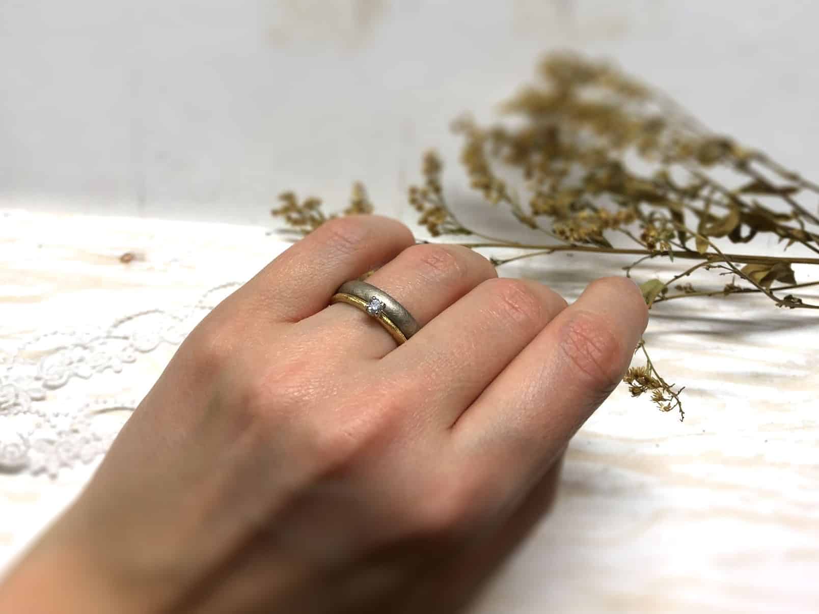 Klassischer Verlobungsring mit grauem Stein "Simeona" 7 Vorsteckring mit Salt n Pepper Diamant an der Hand Simeona