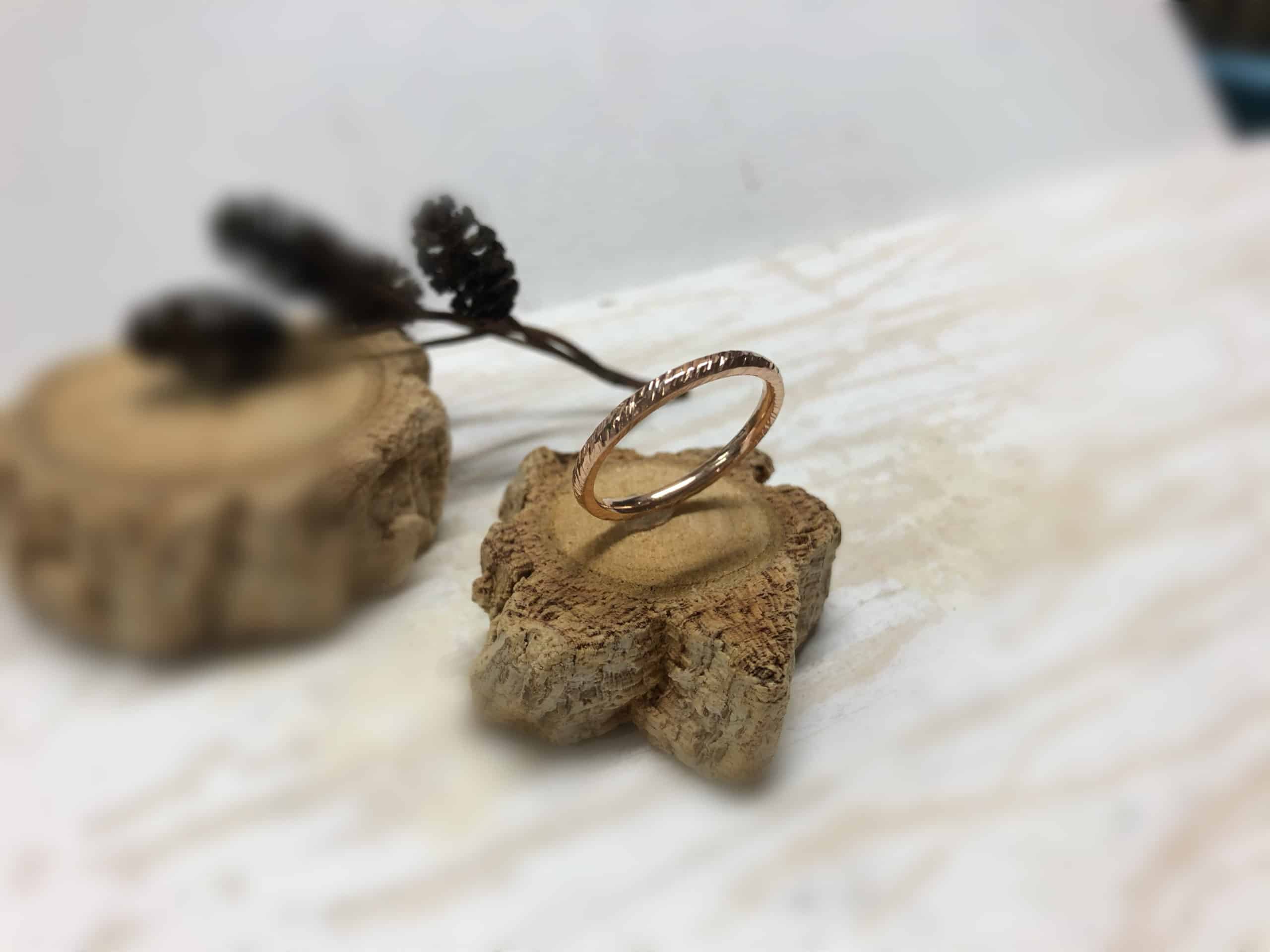 Verlobungsring mit Linien "Carnea" 3 Verlobungsring mit Linien "Carnea" – Bild 3