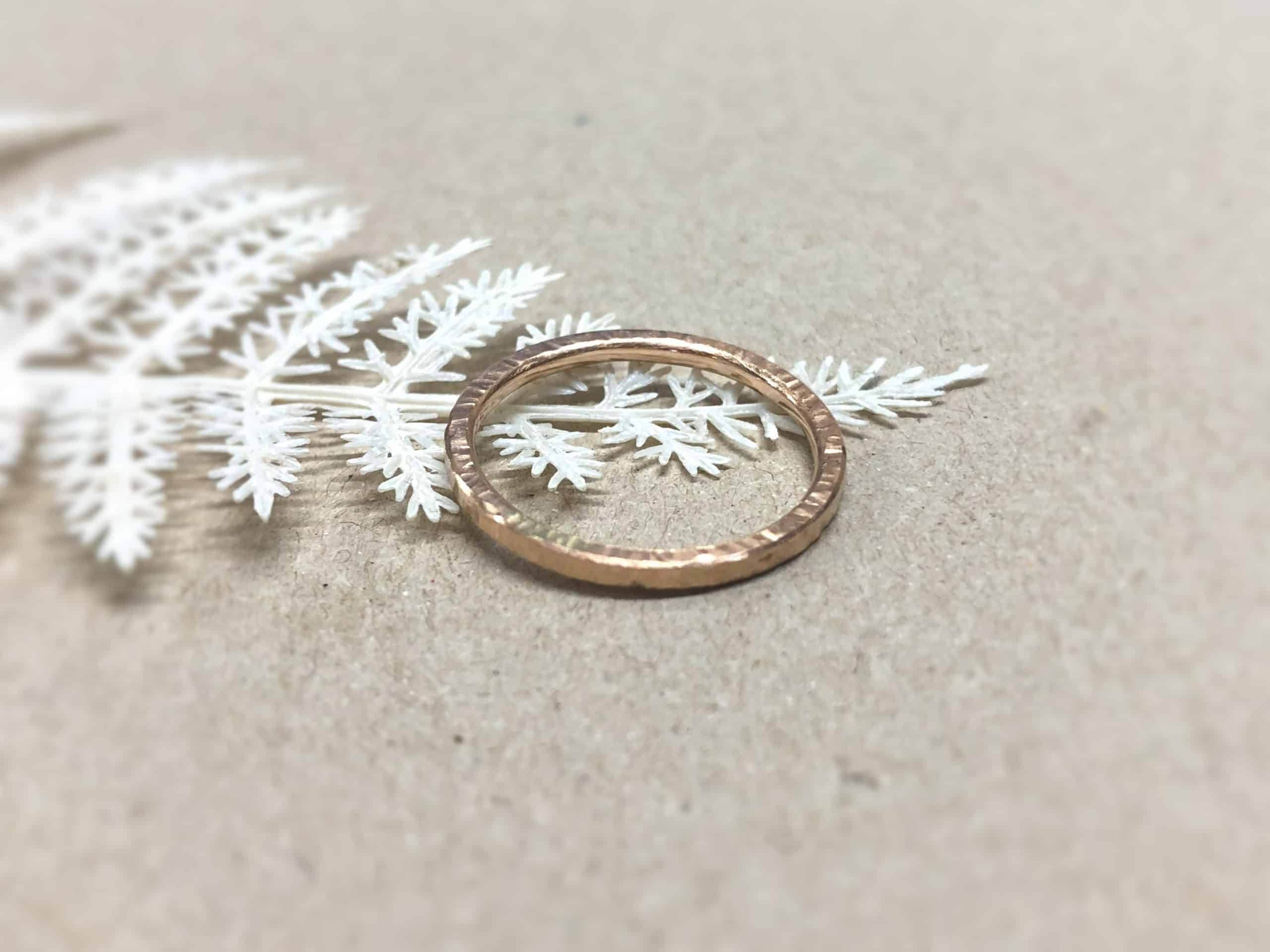 Rotgoldverlobungsring mit Baummuster "Irides 1" 11 Baummusterverlobungsring aus Rotgold Irides