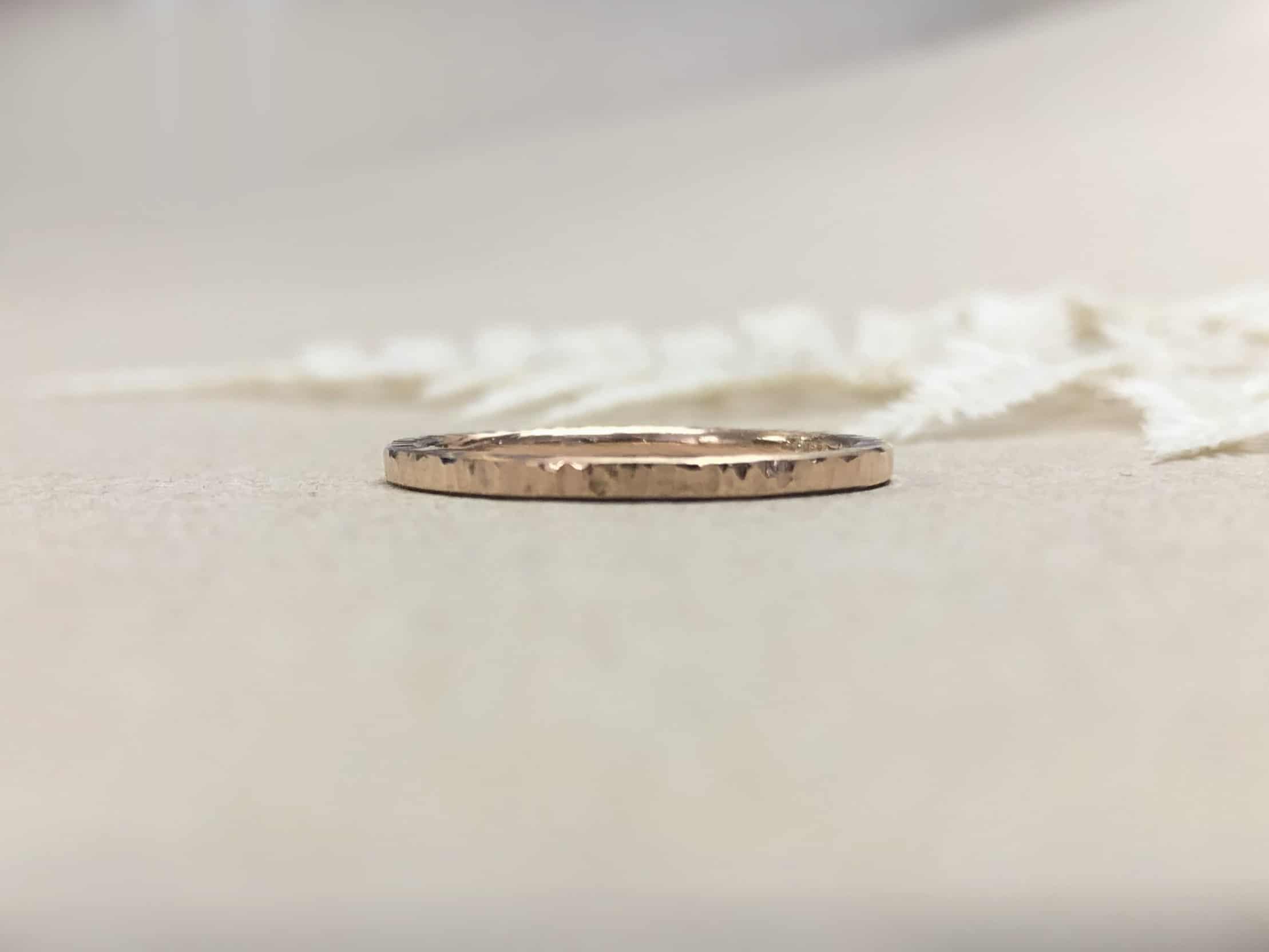 Rotgoldverlobungsring mit Baummuster "Irides 1" 10 Baumrindering schmal aus Rotgold Irides