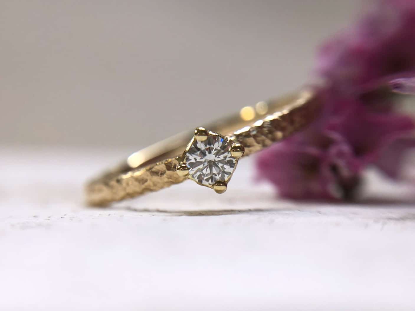 Rosegoldring mit Stein "Favora" 5 Diamantring aus Rosegold Favora