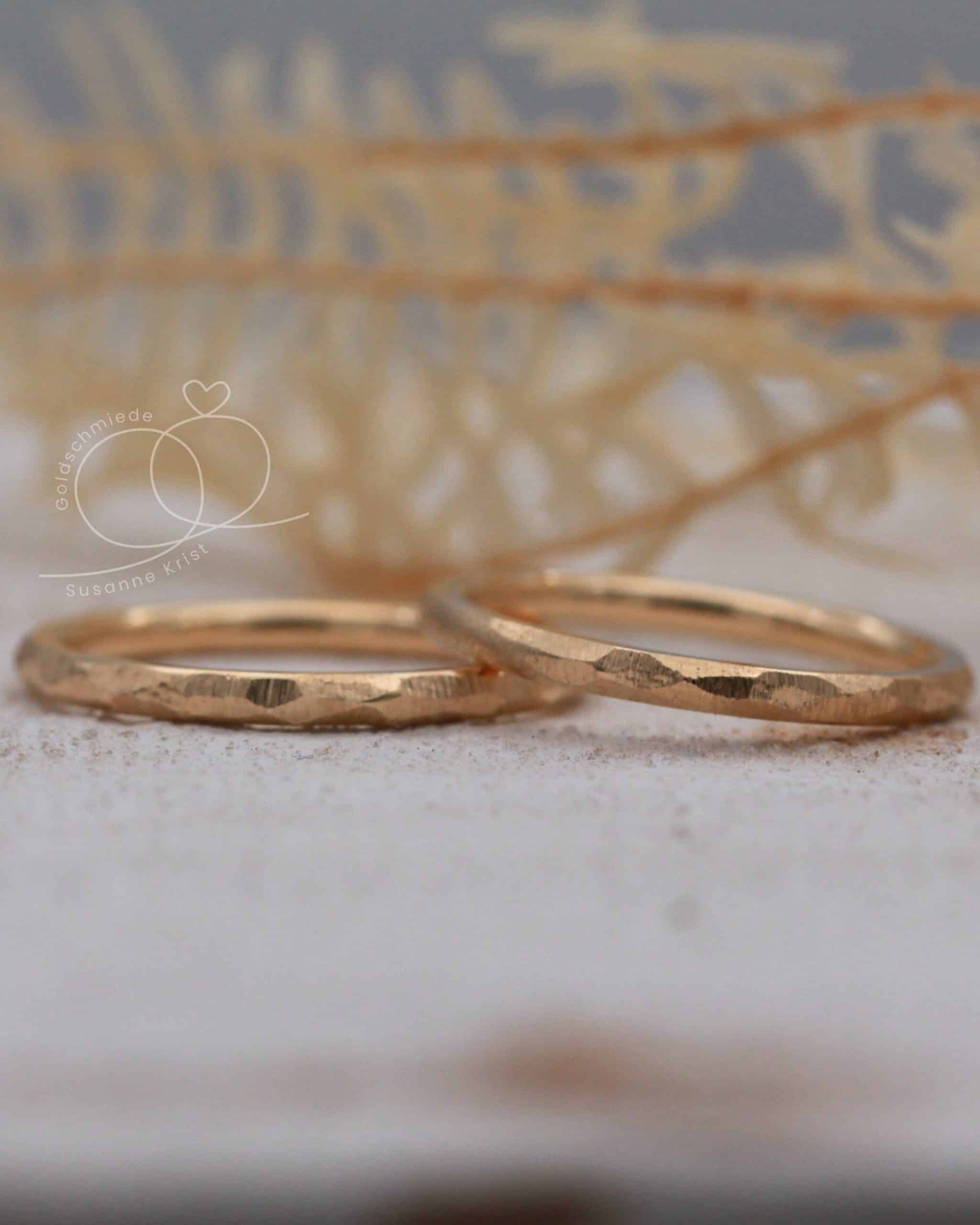 Dünne Ringe Rosegold "Zarties" 4 Dünne Rosegold Ringe Zwei Zarties mit Hammerschlag
