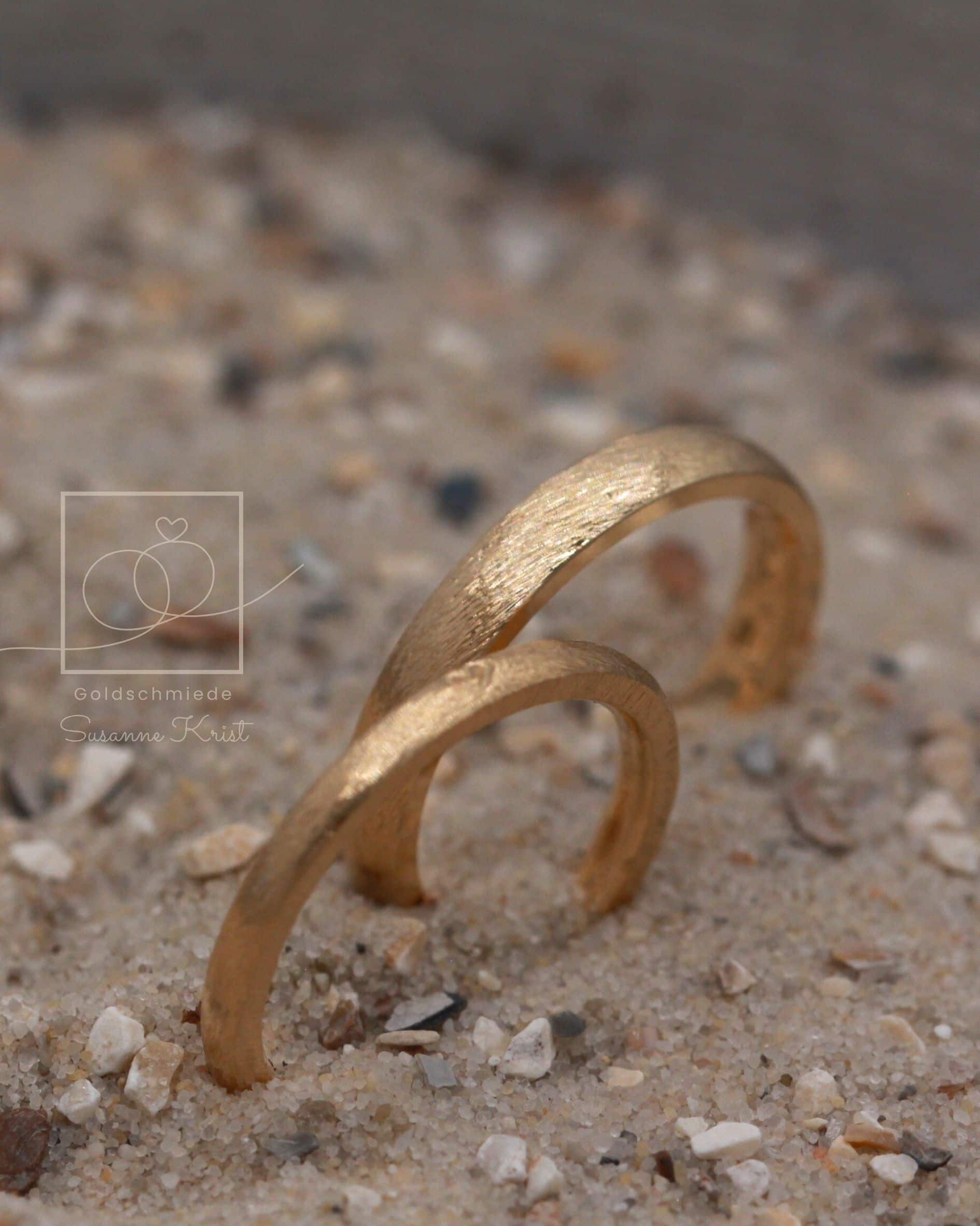 Dünne Trauringe mit Herz "Dünenherz" 6 Dünne Trauringe aus Gold mit Herzchen im Damenring, Dünenherz