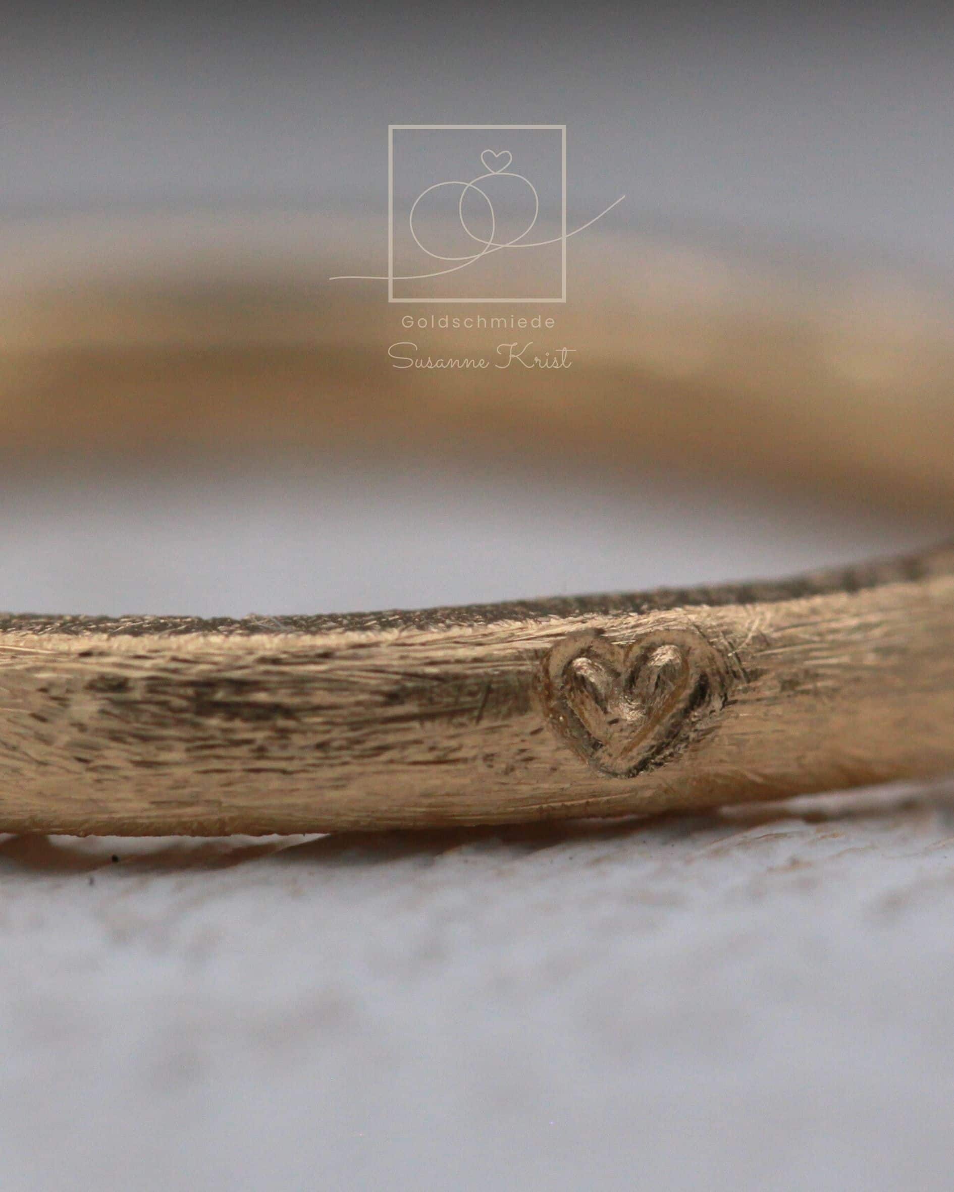 Dünne Trauringe mit Herz "Dünenherz" 2 Goldring mit Herz aus Gold Dünenherz