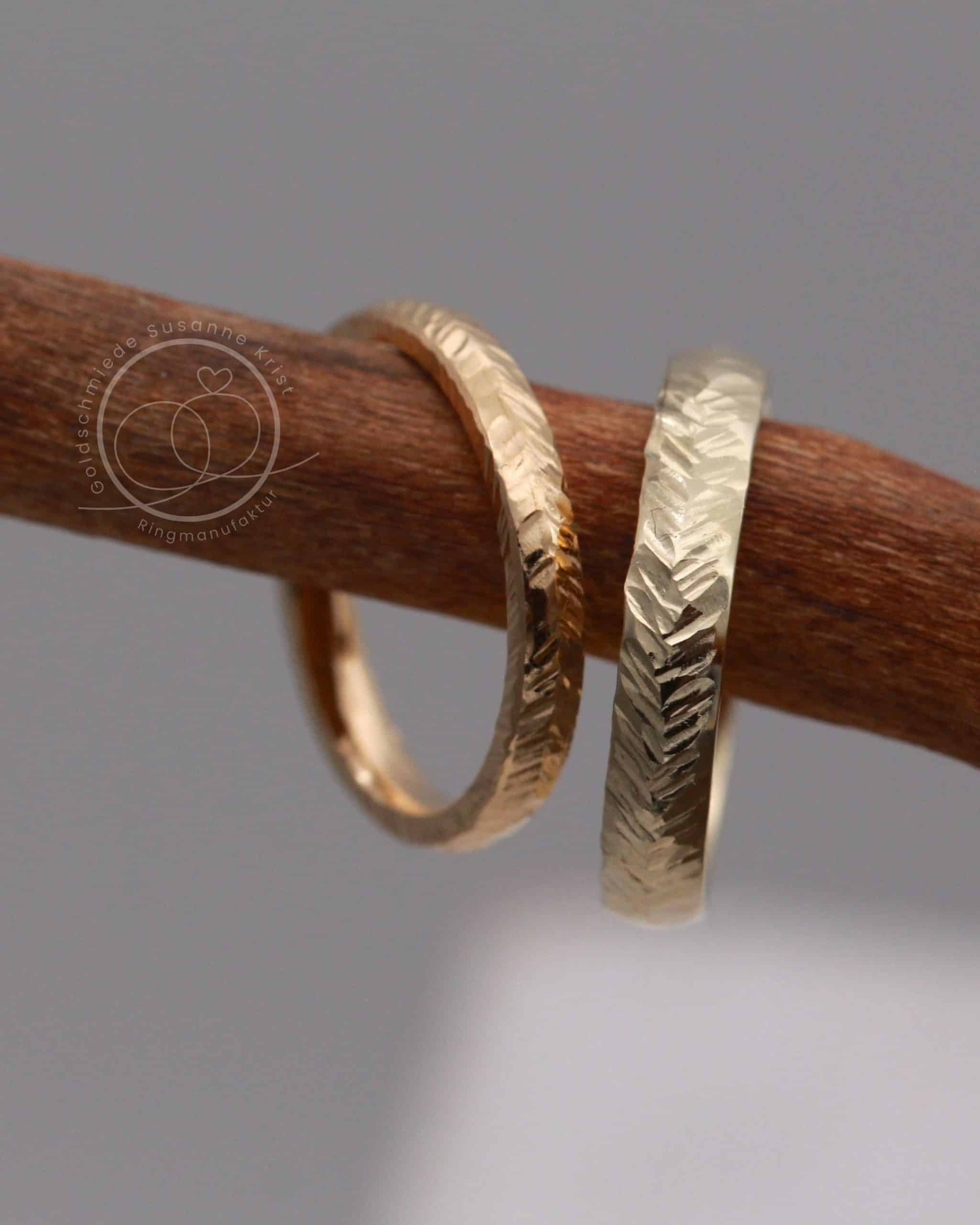 Ringe mit Blattmuster "Blattwerk" 2 Feder Trauringe aus Rosegold und Gold namens Blattwerk