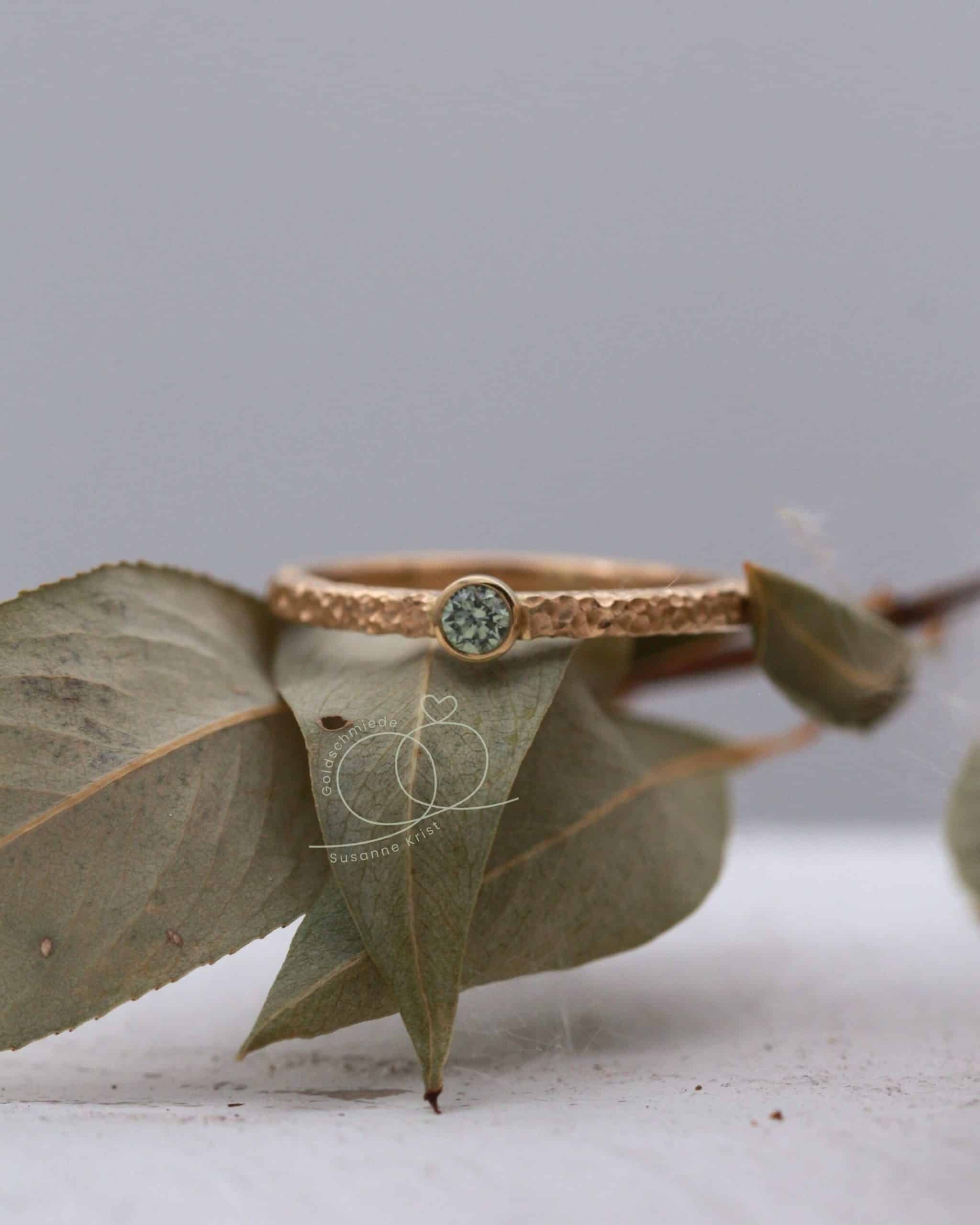 Ring hellgrüner Stein "Linda" 10 Gold Ring hellgrüner Stein Linda