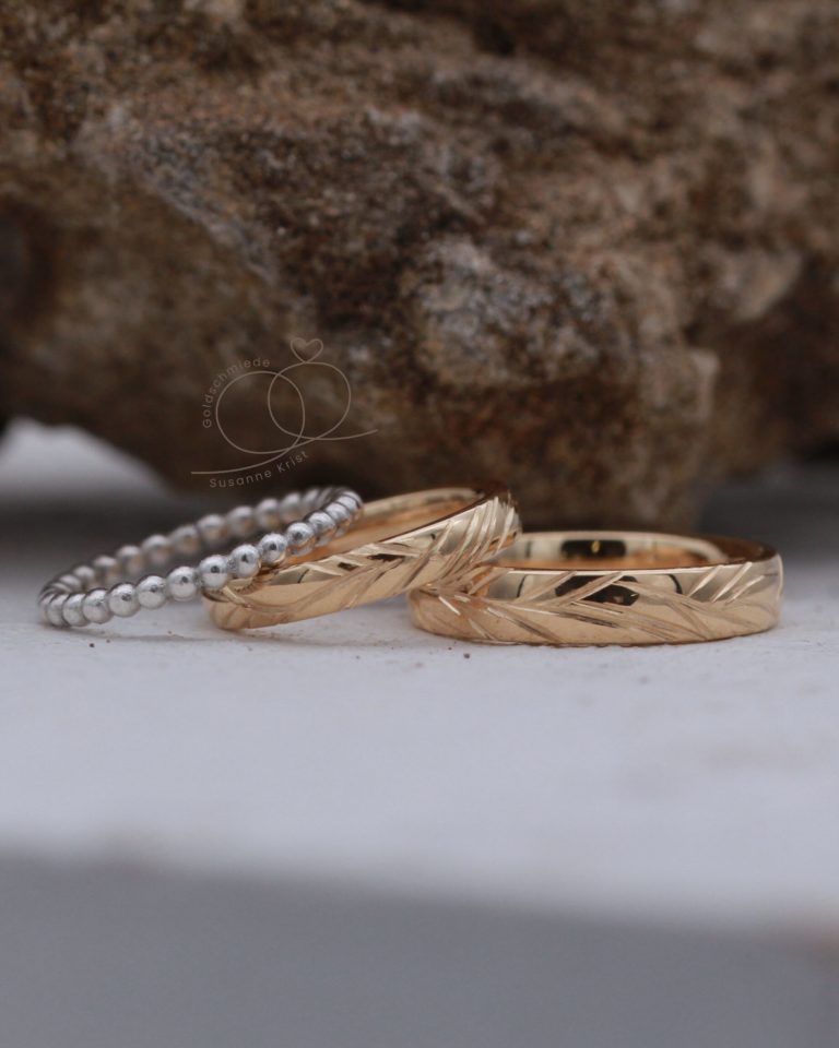 Homepage 8 Goldringe Holz Baumtraum