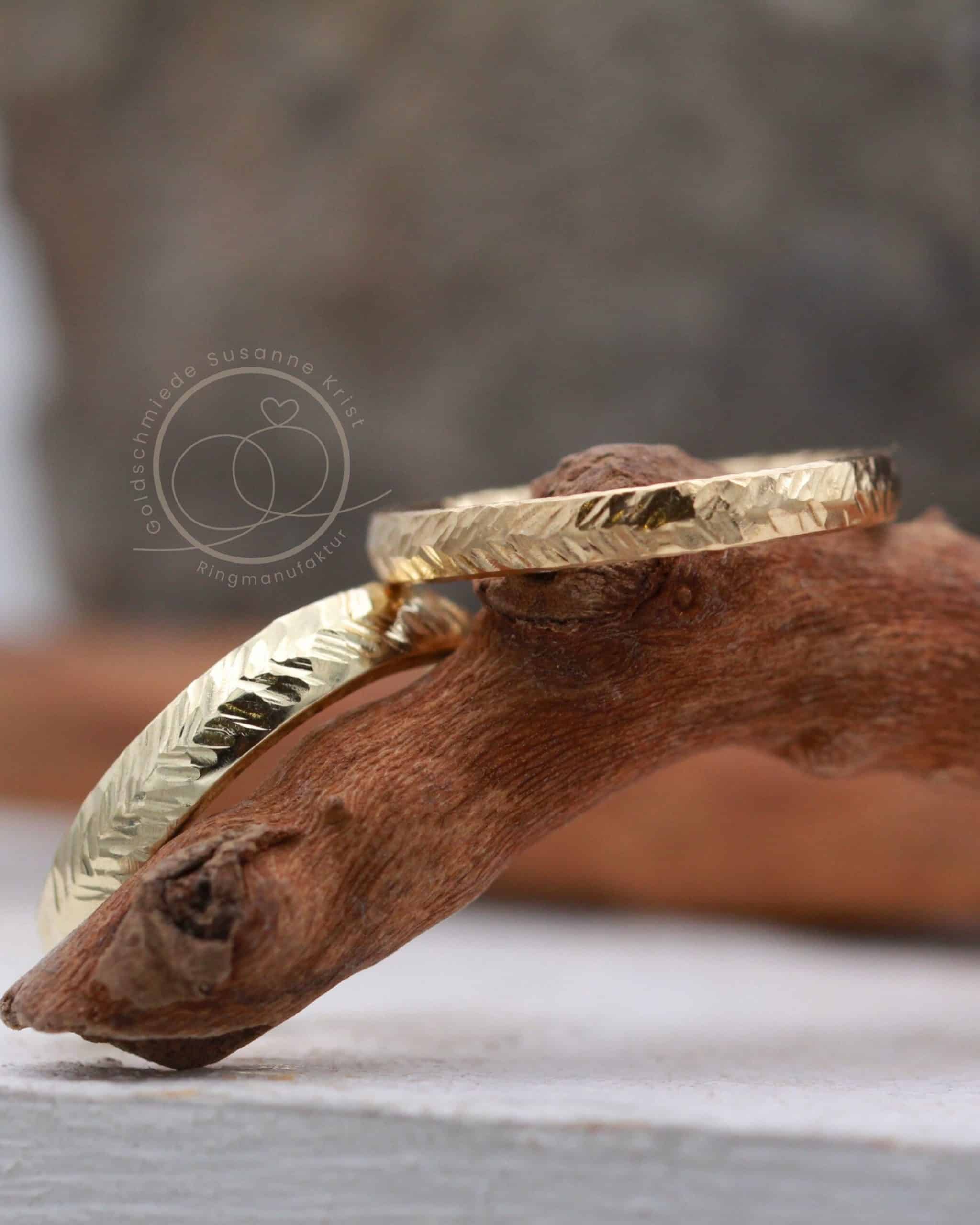 Ringe mit Blattmuster "Blattwerk" 6 Goldringe mit Blattmuster Modell Blattwerk in Gold