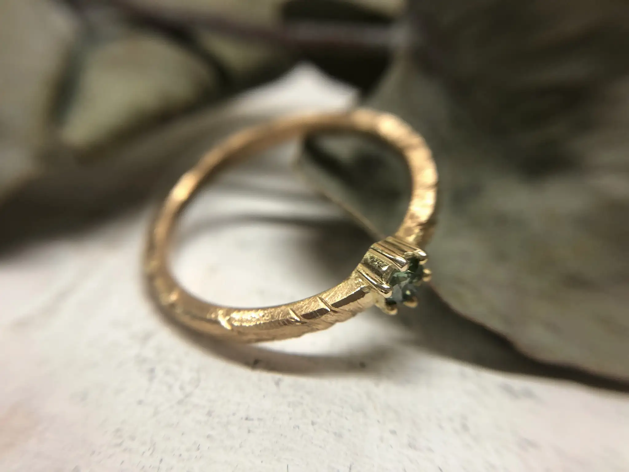 Rosegoldring mit grünem Stein "Linn 1" 9 Grüner Verlobungsring bzw. Diamantring Linn