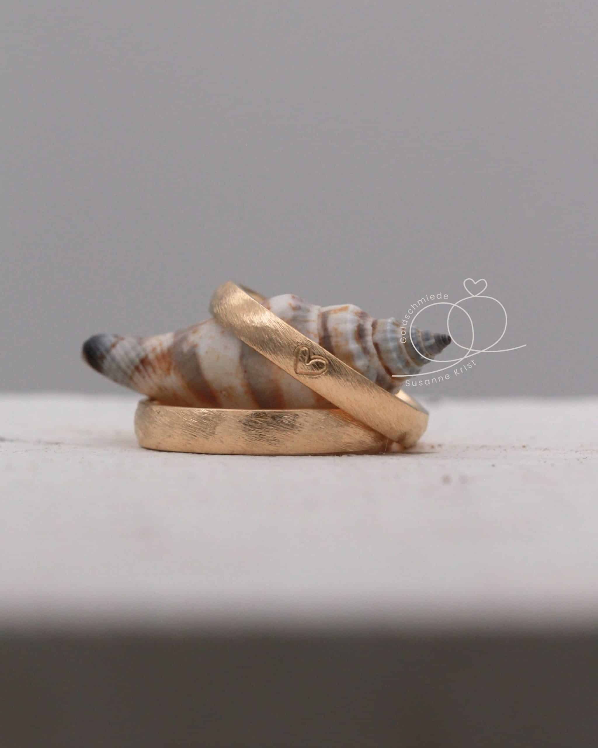 Herztrauringe Gold "Strandliebe" 13 Herz Trauringe Gold Strandliebe