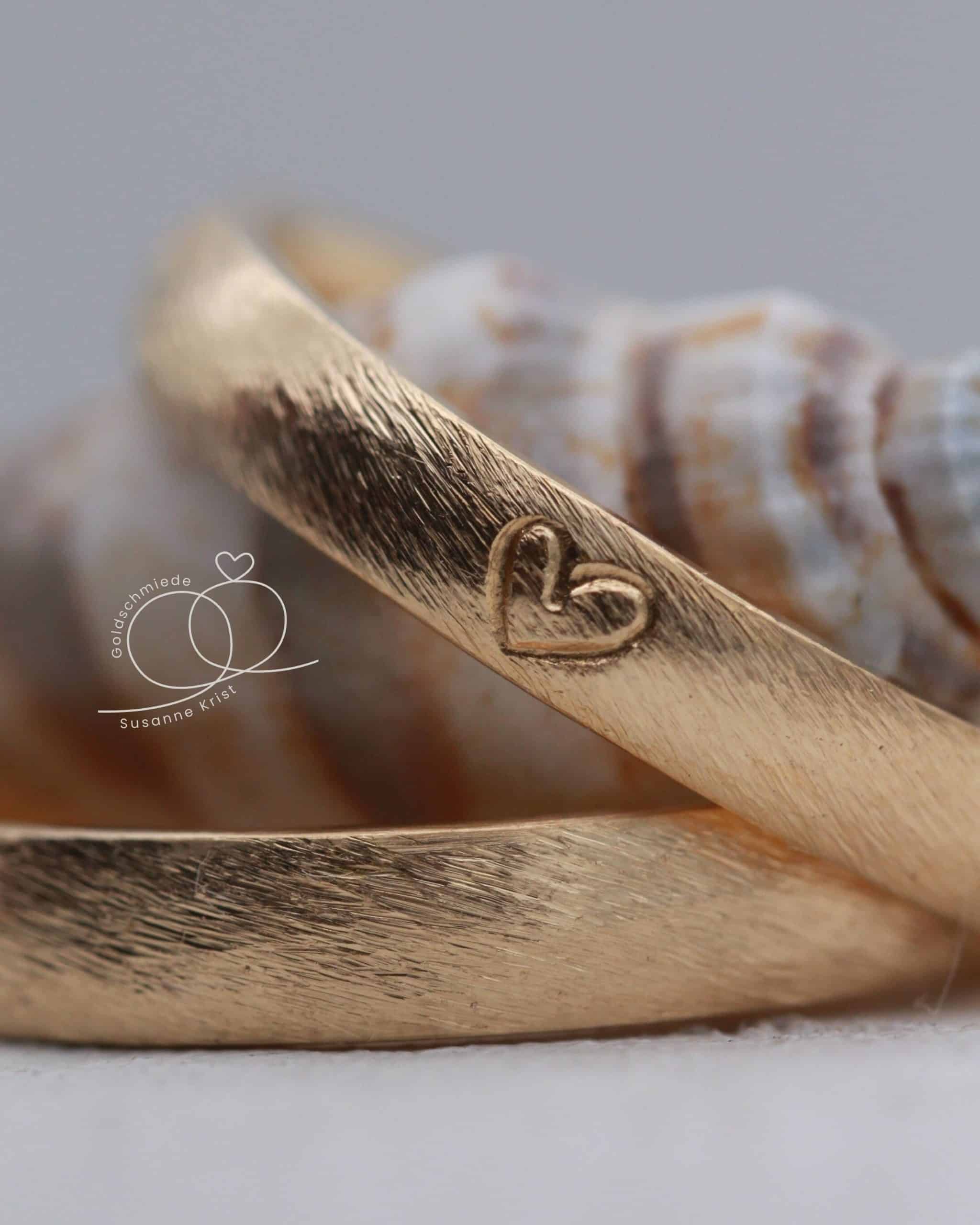 Herztrauringe Gold "Strandliebe" 2 Herztrauringe aus Gold, Modell Strandliebe