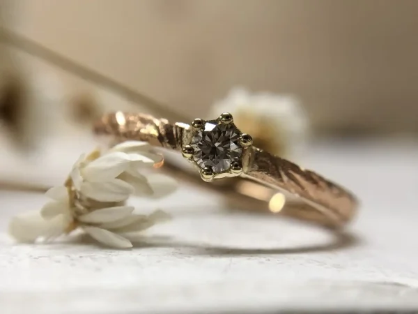 Florale Verlobungsringe 9 Hübscher Rotgoldring mit Stein Acorna