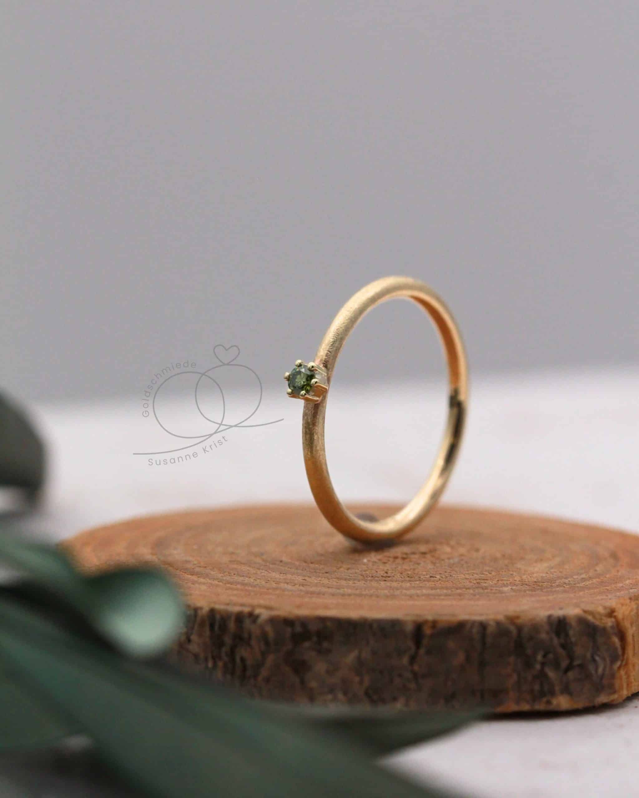 Ring grüner Stein "Fini Oliv" 4 Ring grüner Stein aus Gold Fini Oliv