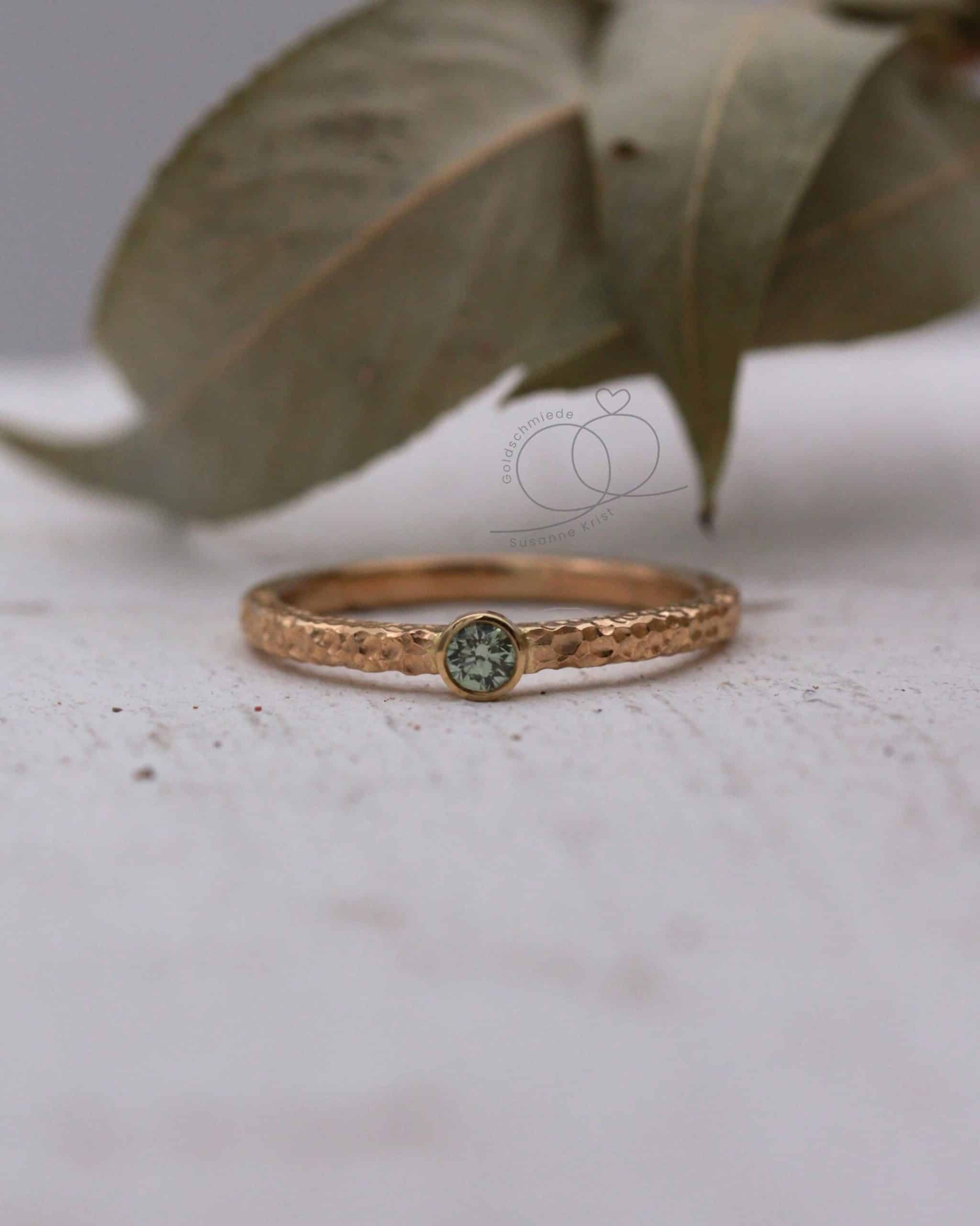 Ring hellgrüner Stein "Linda" 1 Ring grüner Stein als Verlobungsring hellgrüner Stein Linda