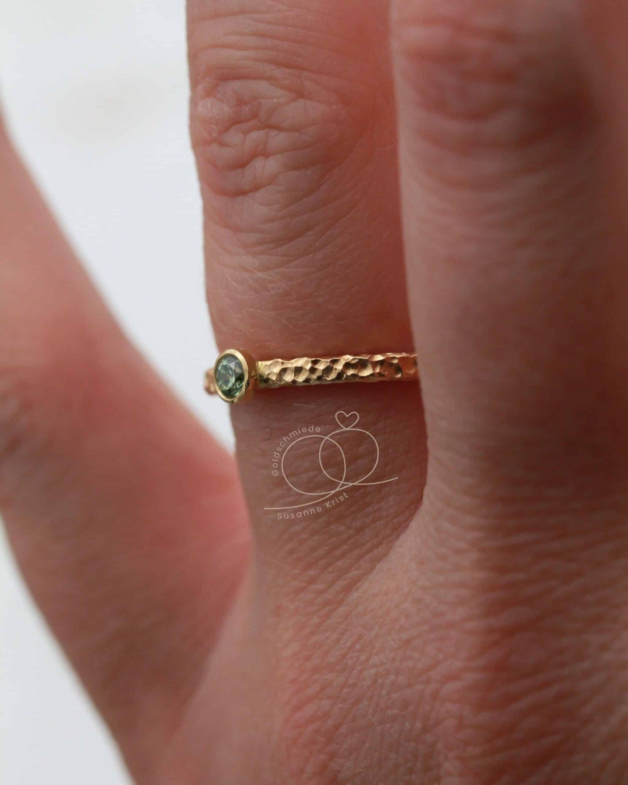 Ring hellgrüner Stein "Linda" 5 Ring Stein hellgrün Verlobungsring aus Ökogold