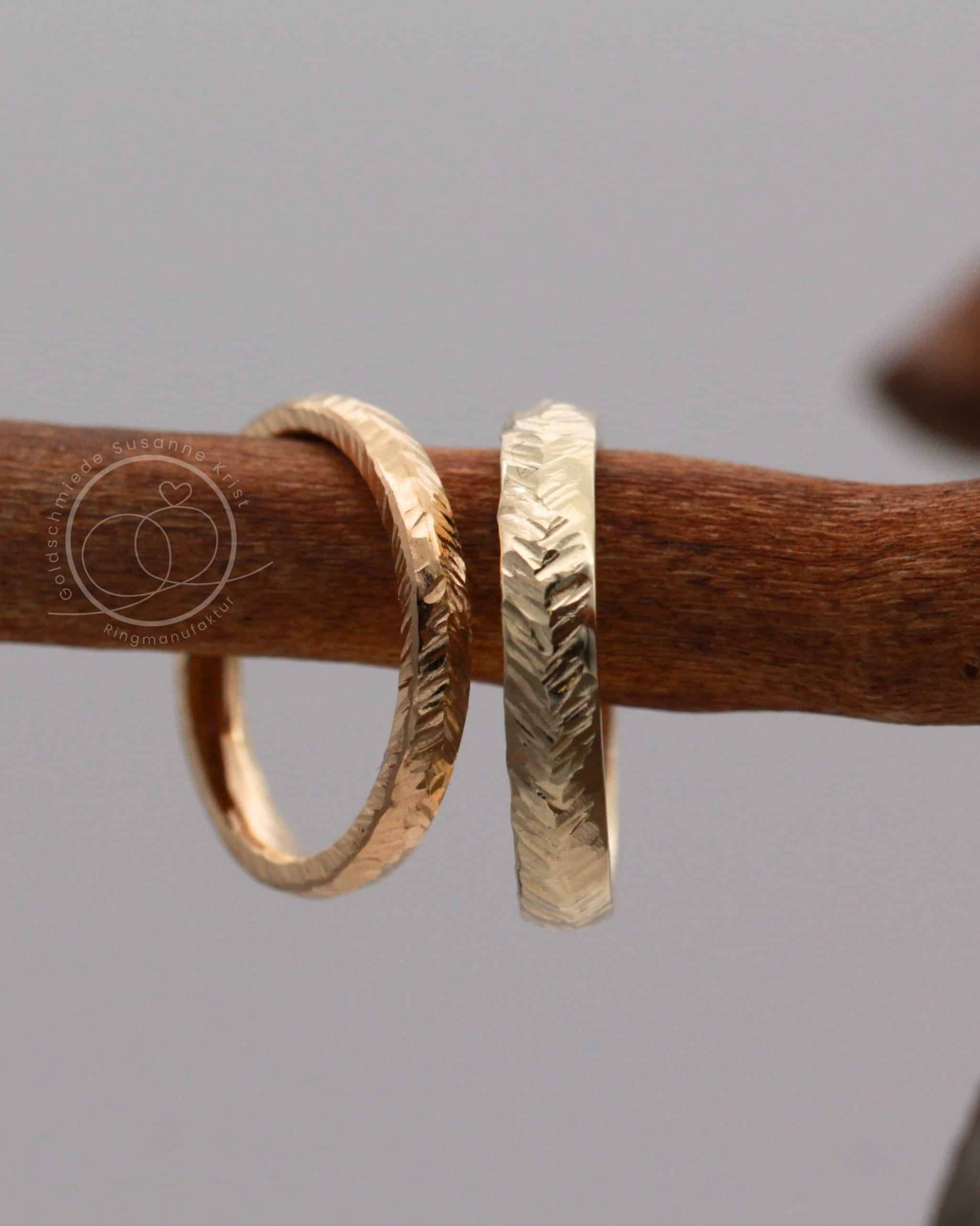 Ringe mit Blattmuster "Blattwerk" 11 Ringe mit Federmuster mit Kerben namens Blattwerk