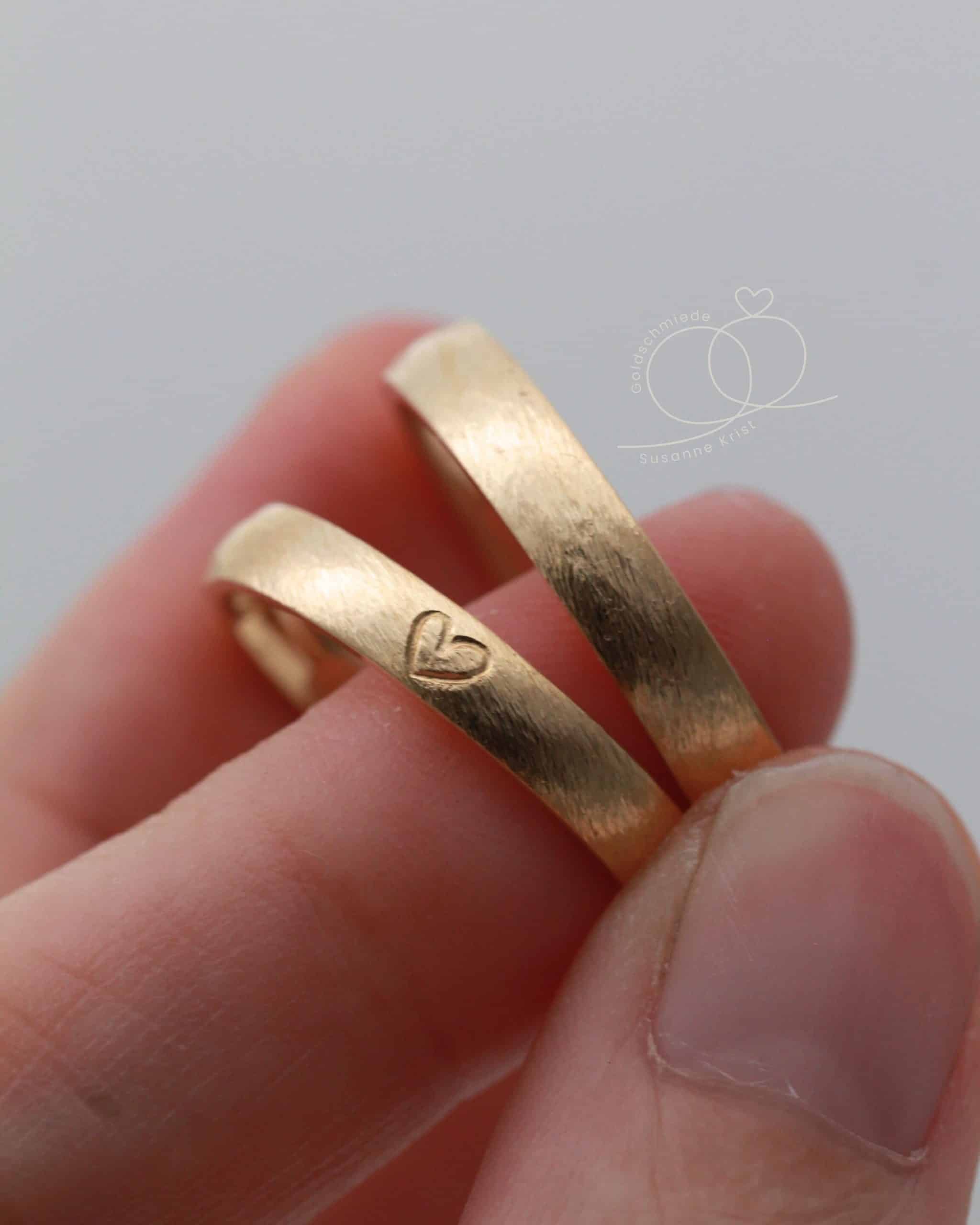 Herztrauringe Gold "Strandliebe" 14 Ringe mit Herz aussen