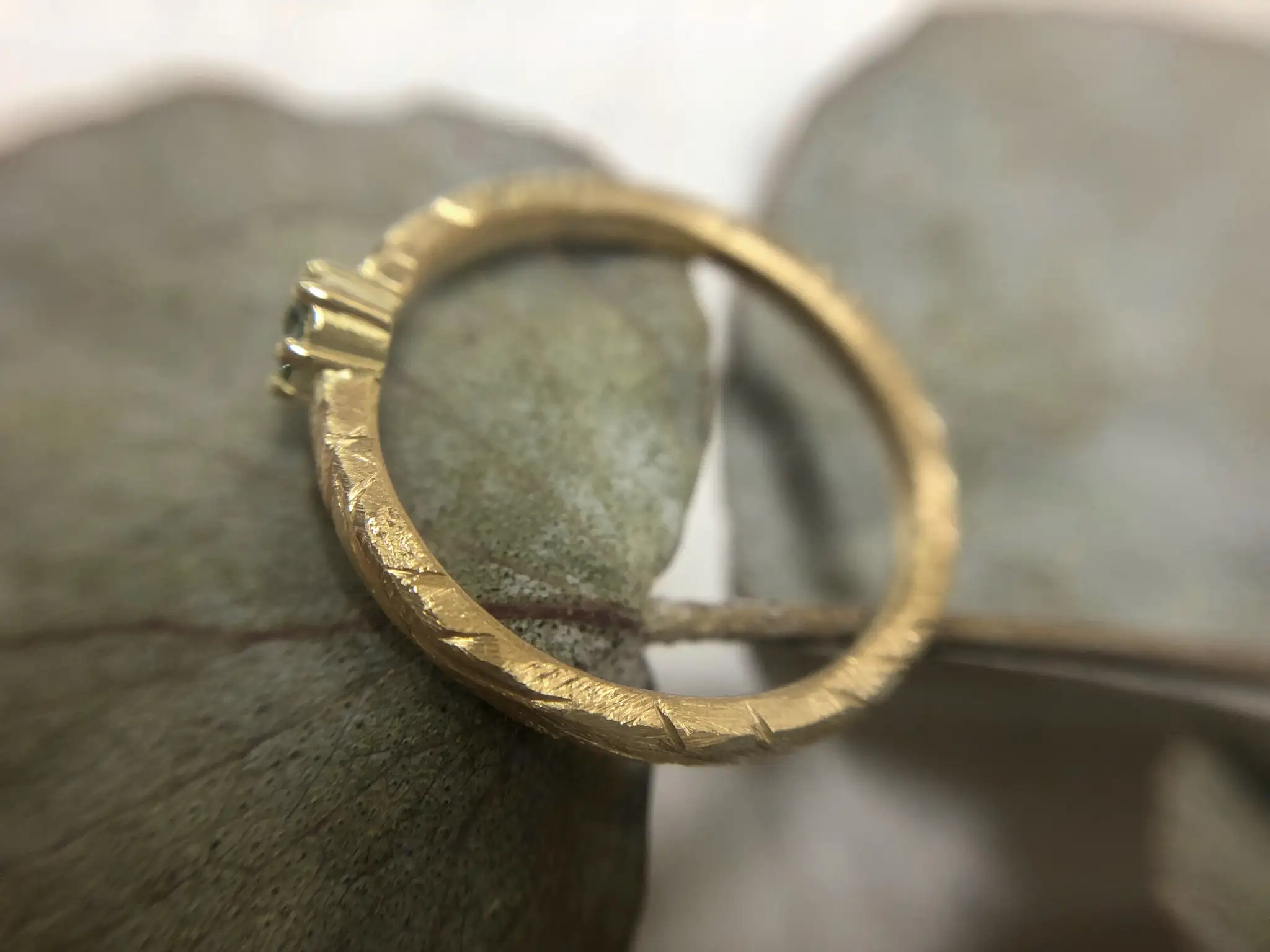 Rosegoldring mit grünem Stein "Linn 1" 10 Rosegoldverlobungsring mit Stein Linn