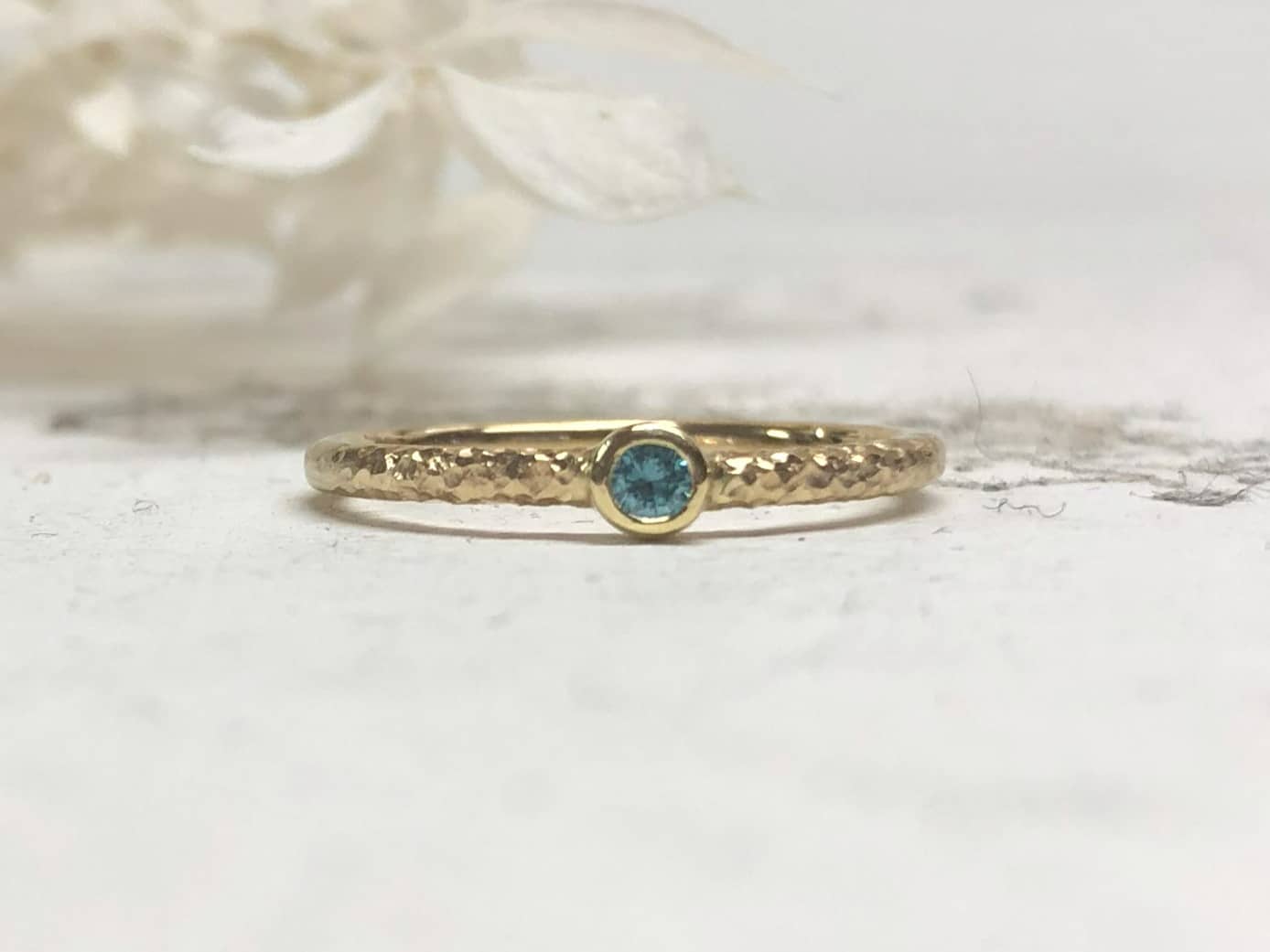 Rosegoldring mit blauem Stein "Thetes 2" 7 Rosegoldverlobungsring handgeschmiedet und blauer Stein Thetes 2