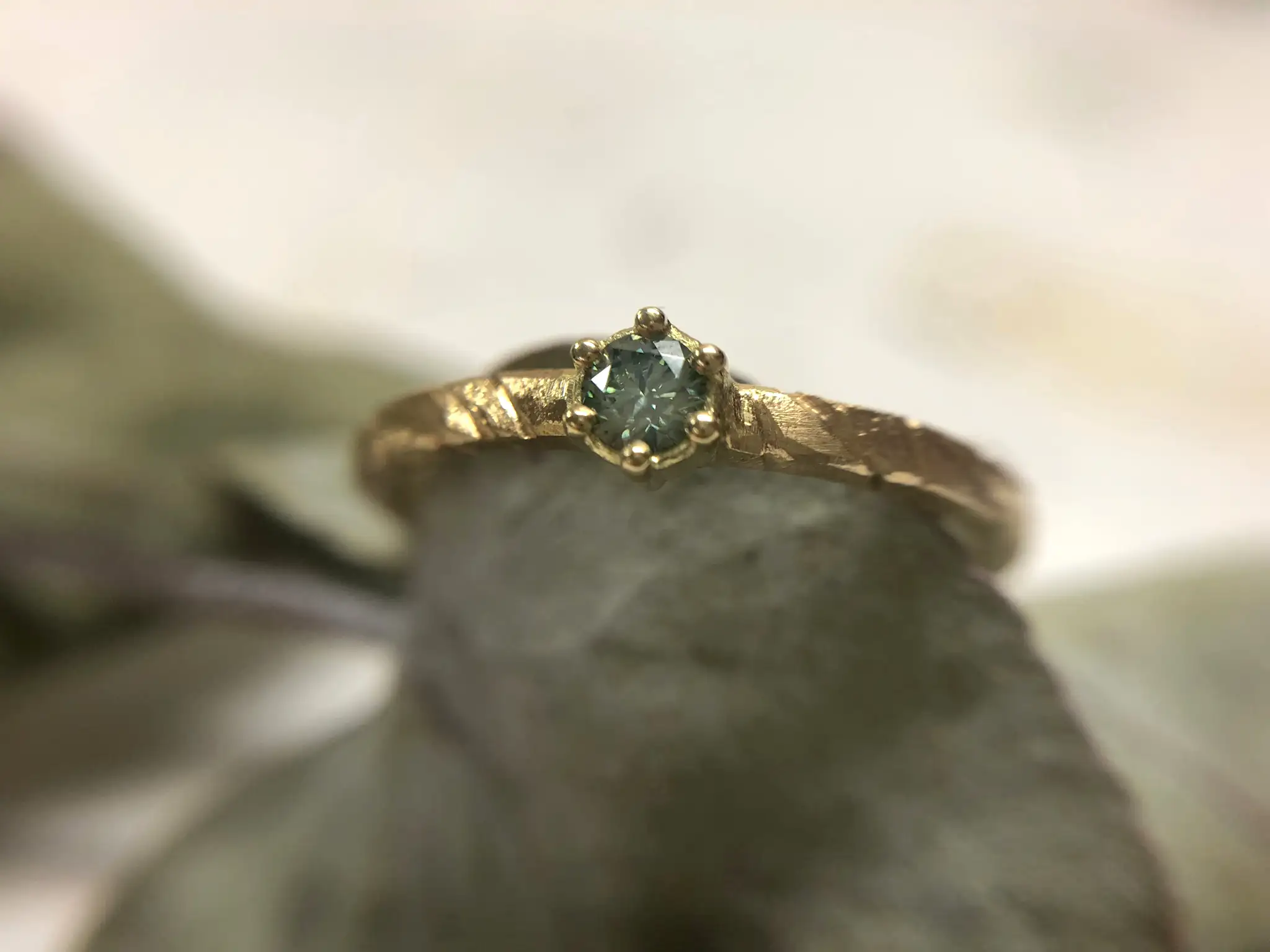 Rosegoldring mit grünem Stein "Linn 1" 12 Rosegoldring mit lindgrünem Stein Linn