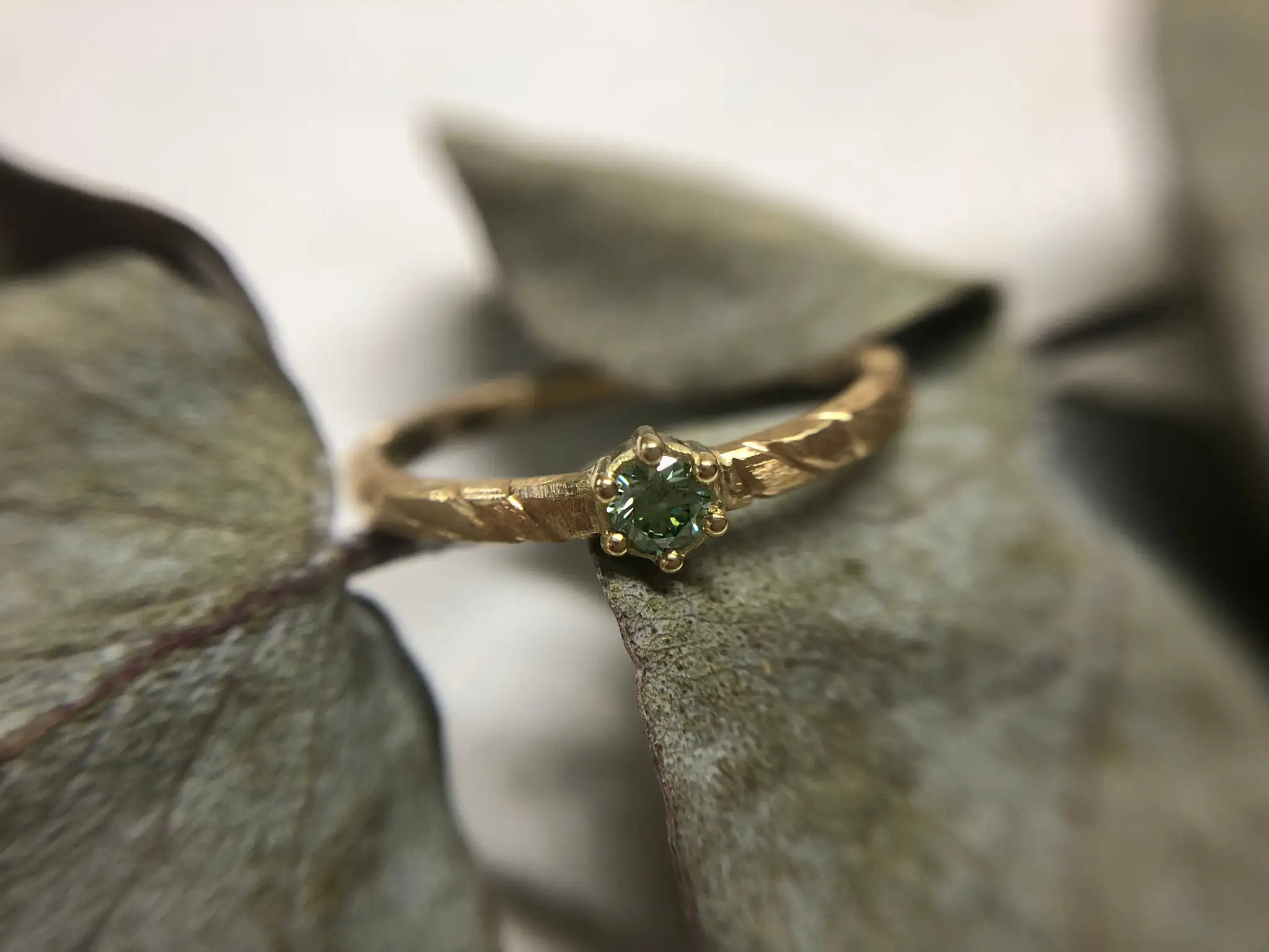 Rosegoldring mit grünem Stein "Linn 1" 13 Rosegoldverlobungring grüner Stein Linn