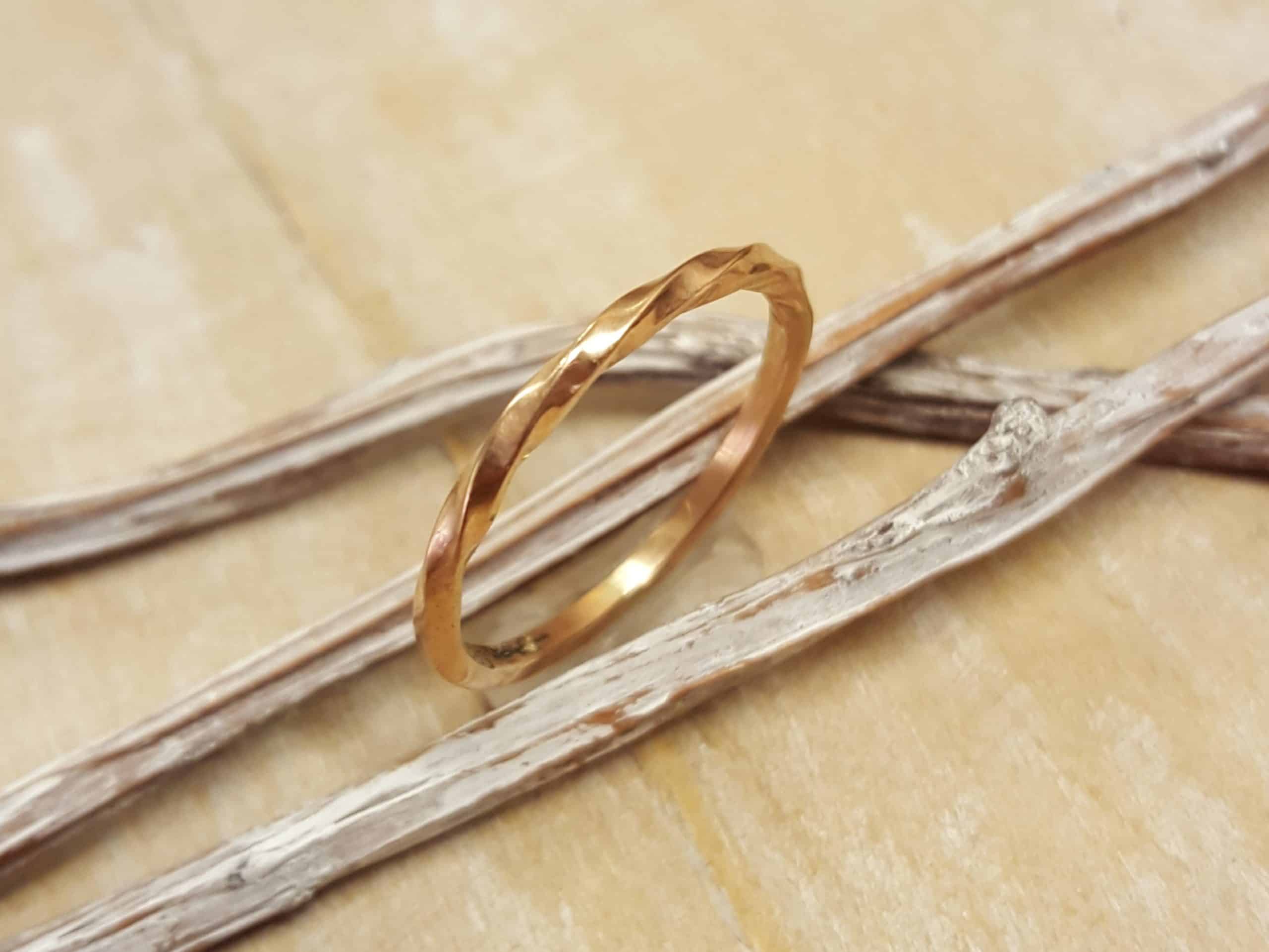 Möbiusring aus Rotgold "Parthenea 1" 1 Gedrehter Rotgoldring Kordelartig Modell Parthenea