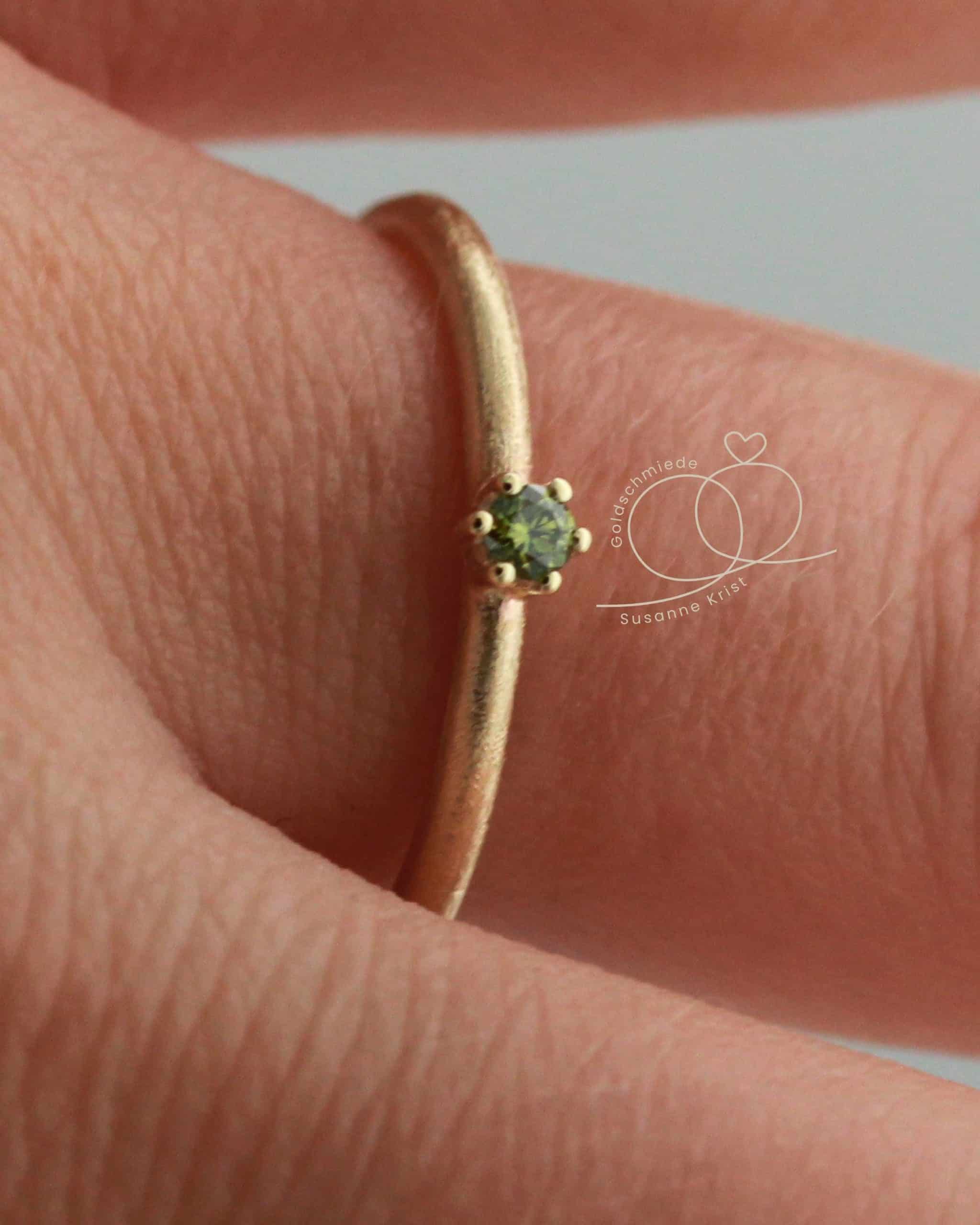 Ring grüner Stein "Fini Oliv" 7 Schmaler Ring grüner Stein Fini Olivi vom Goldschmied