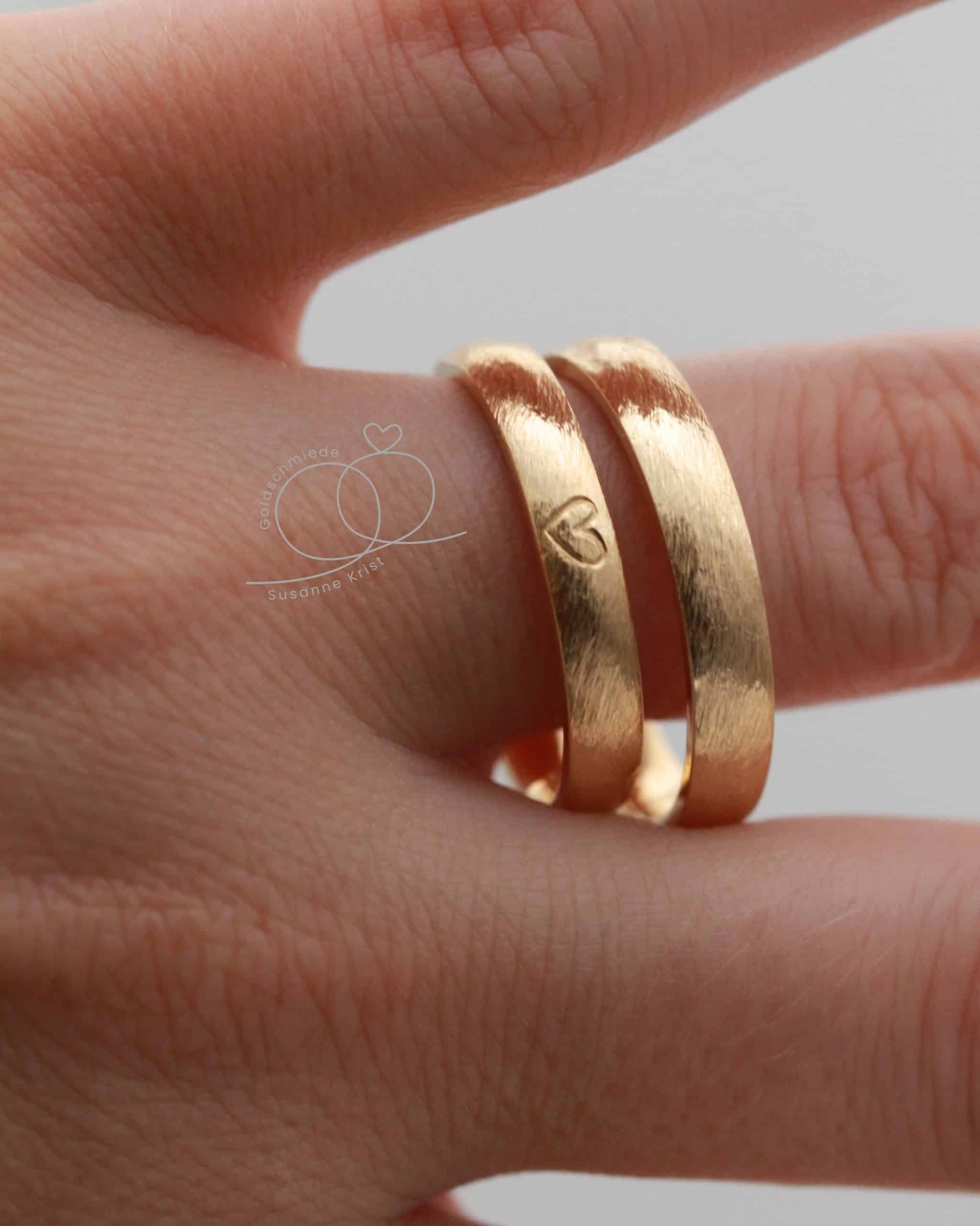 Herztrauringe Gold "Strandliebe" 9 Trauringe mit Herzgravur außen