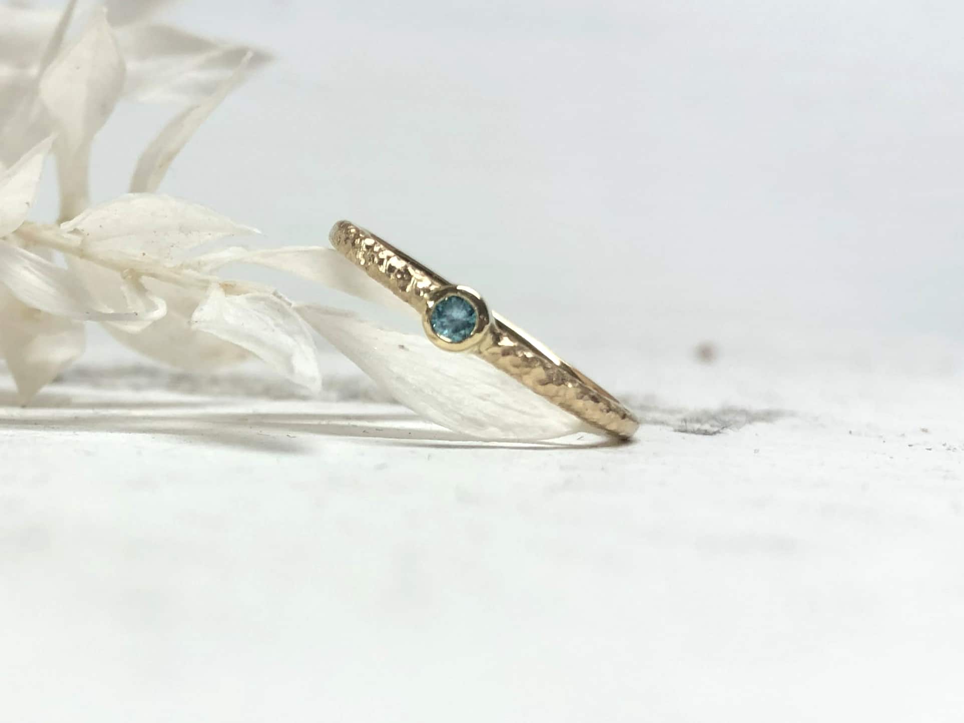 Rosegoldring mit blauem Stein "Thetes 2" 5 Goldschmied Verlobungsring mit blauem Stein Thetes 2