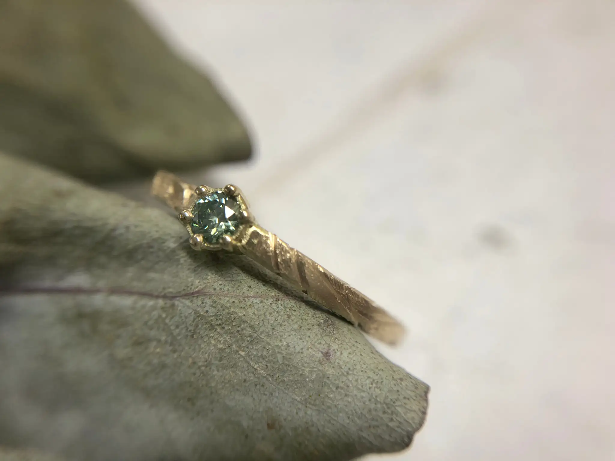 Rosegoldring mit grünem Stein "Linn 1" 6 Diamantring grüner Stein Linn