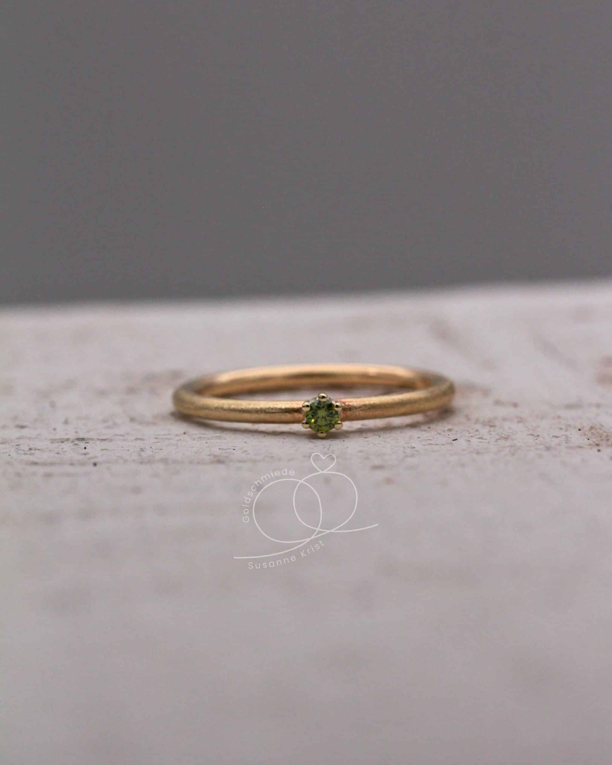 Ring grüner Stein "Fini Oliv" 2 Verlobungsring grüner Stein Fini Oliv als Vorsteckring