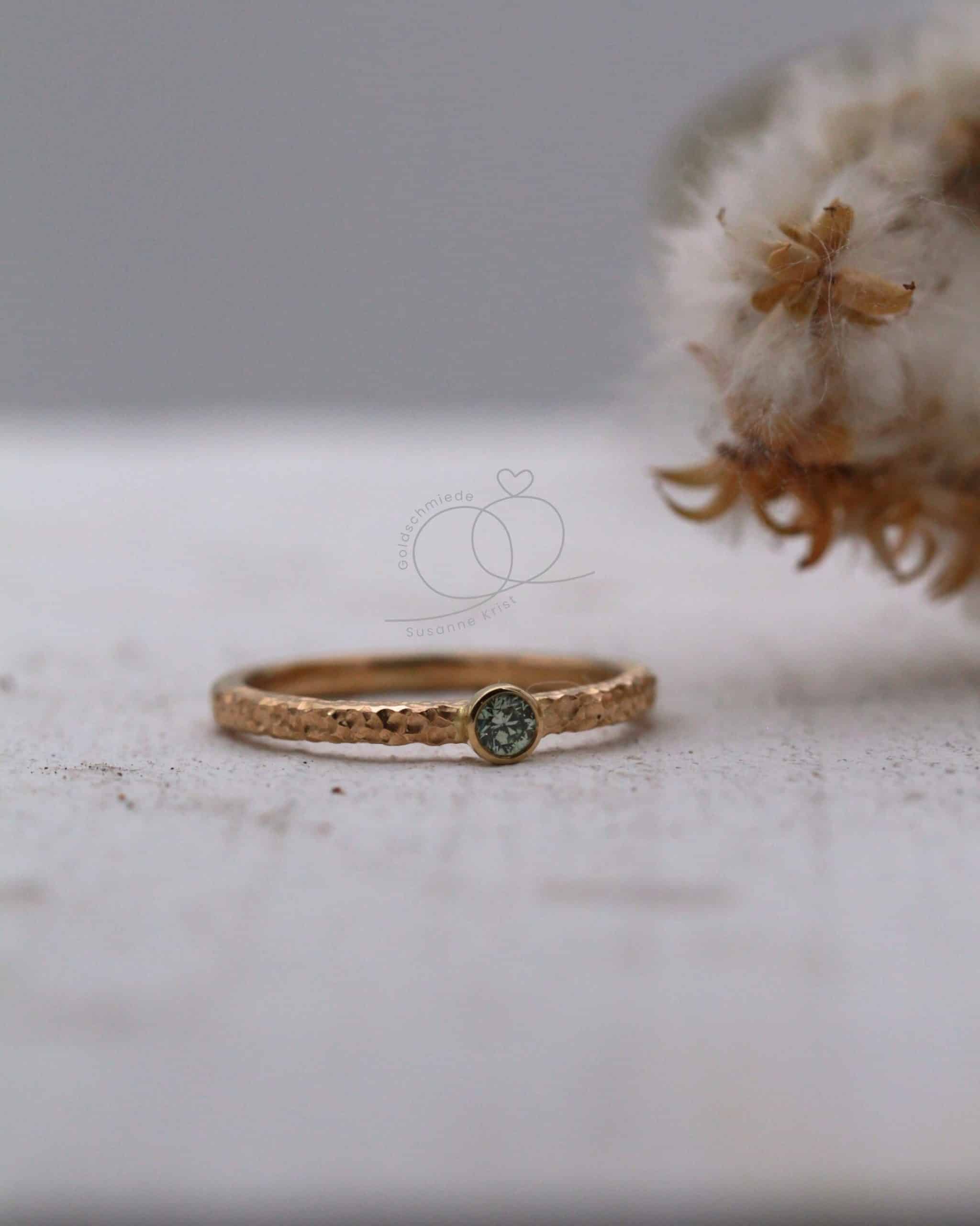 Ring hellgrüner Stein "Linda" 3 Verlobungsring hellgrüner Stein Linda vom Goldschmied gemacht