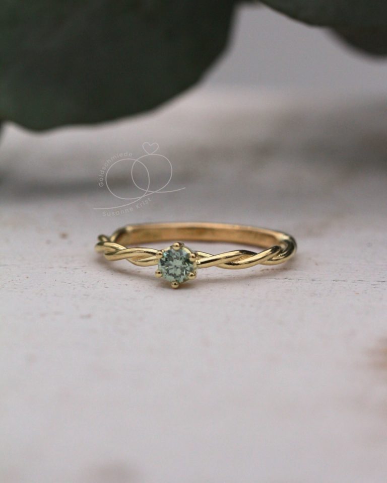 Homepage 4 Verlobungsring Kordel Goldring grüner Stein Bria