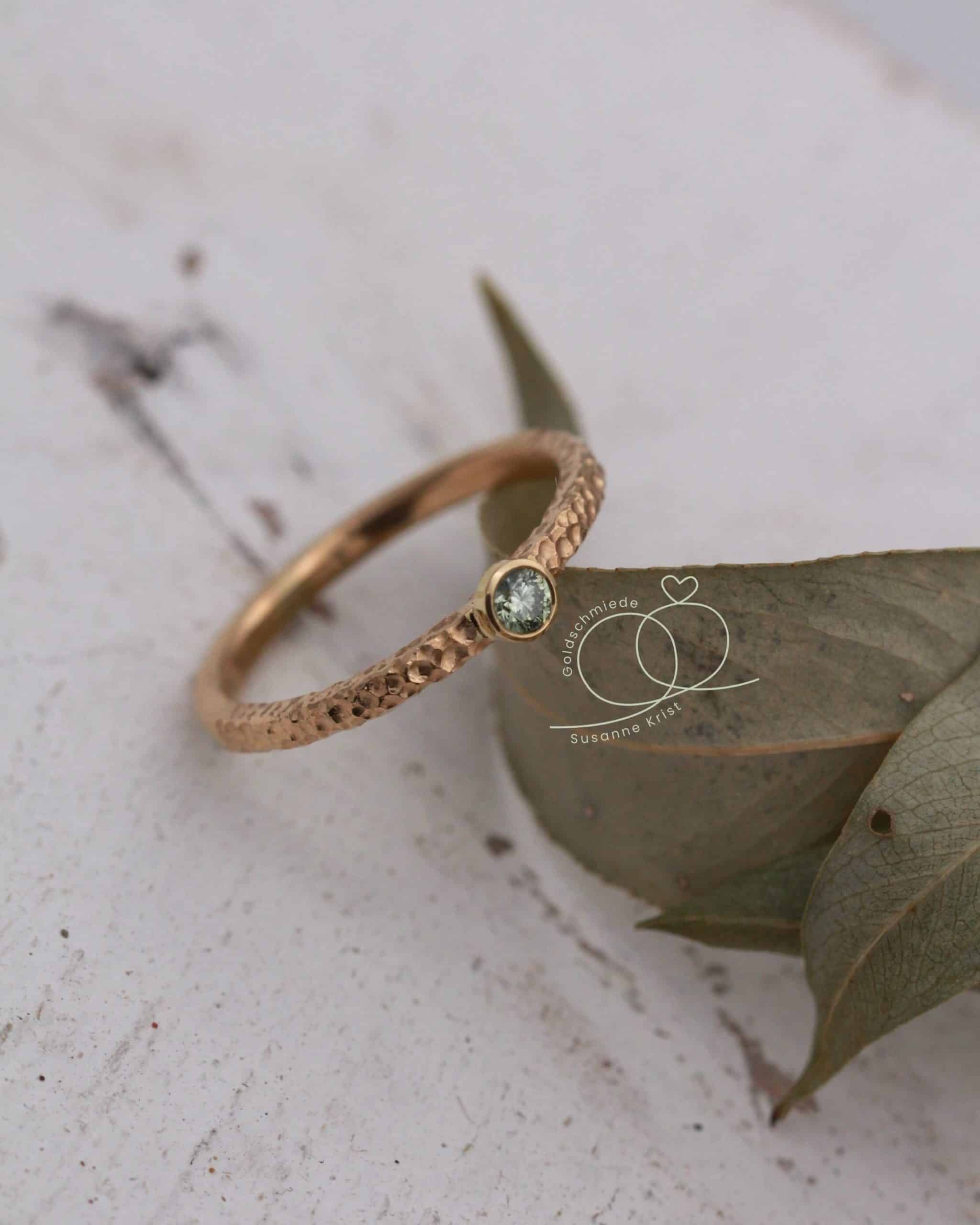 Ring hellgrüner Stein "Linda" 2 Verlobungsring machen lassen beim Goldschmied: Ring hellgrüner Stein Linda