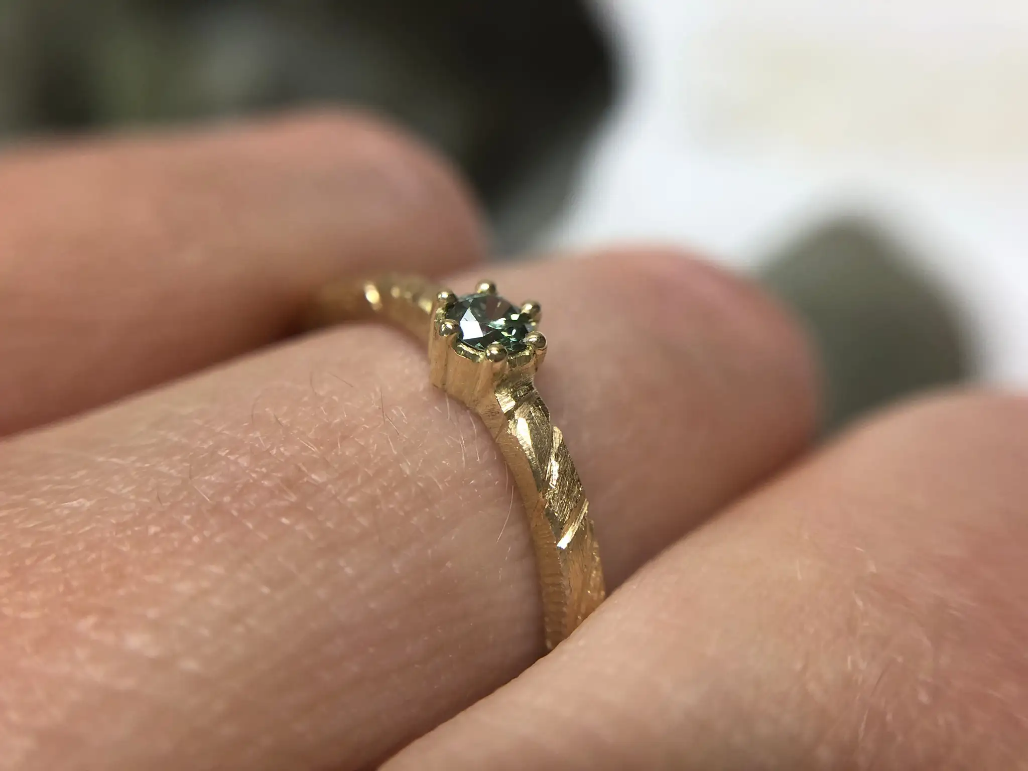 Rosegoldring mit grünem Stein "Linn 1" 15 Verlobungsring mit grünem Stein aus Rosegold Linn