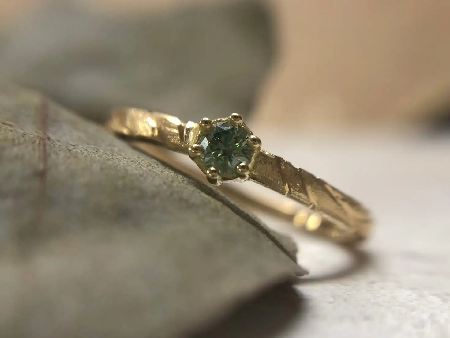 Rosegoldring mit grünem Stein "Linn 1" 4 Verlobungsring bzw. Rosegold Ring Grüner Stein Linn